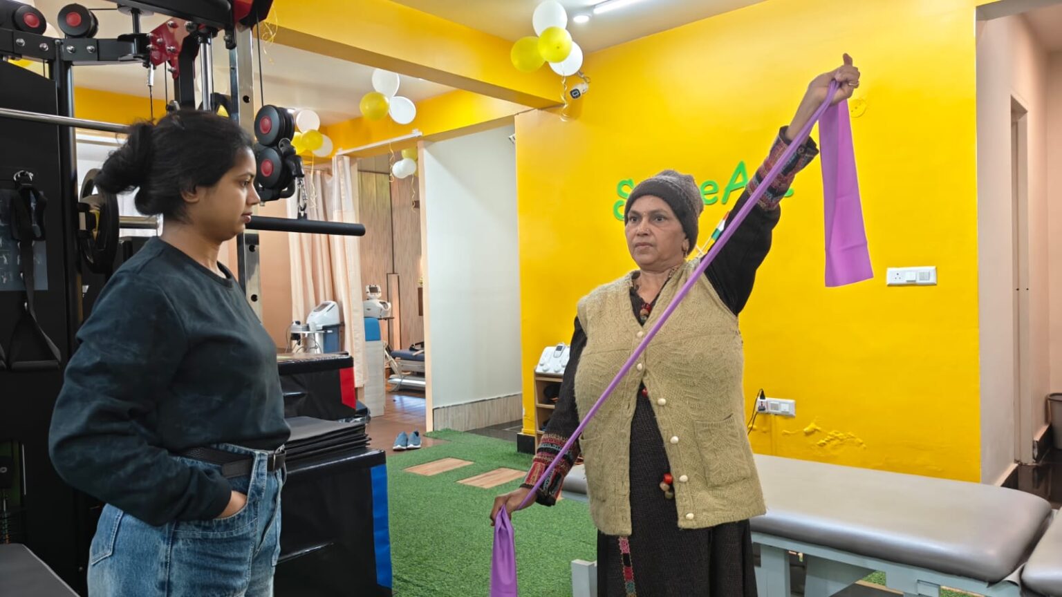 Manual therapy by physiotherapist for neck pain in Greater Noida